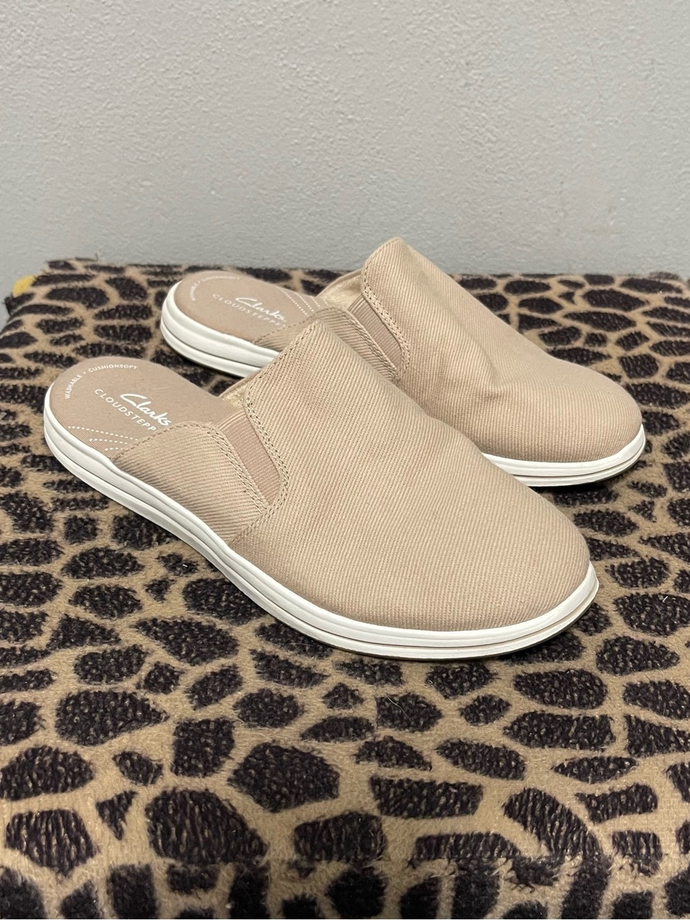 Clarks Cloudsteppers Slip On Comfort Mules Beige Fabric Casual Womens 8
